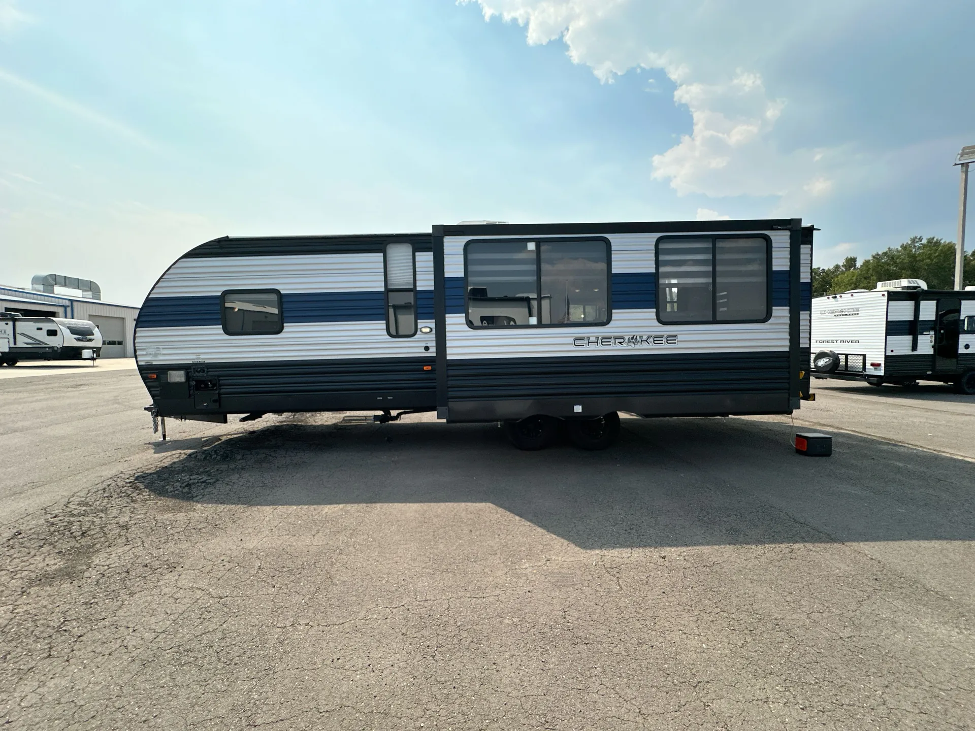 2022 Forest River Cherokee 264RL — off campside