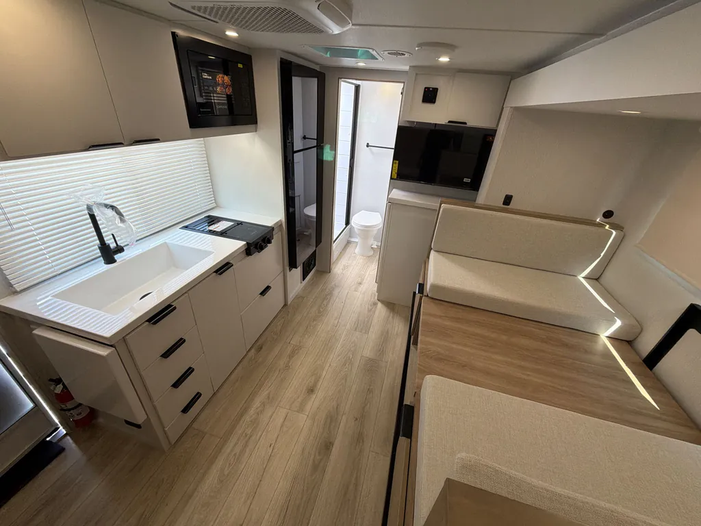 2027 Winnebago Micro Minnie 2108DS, Photos photo 6