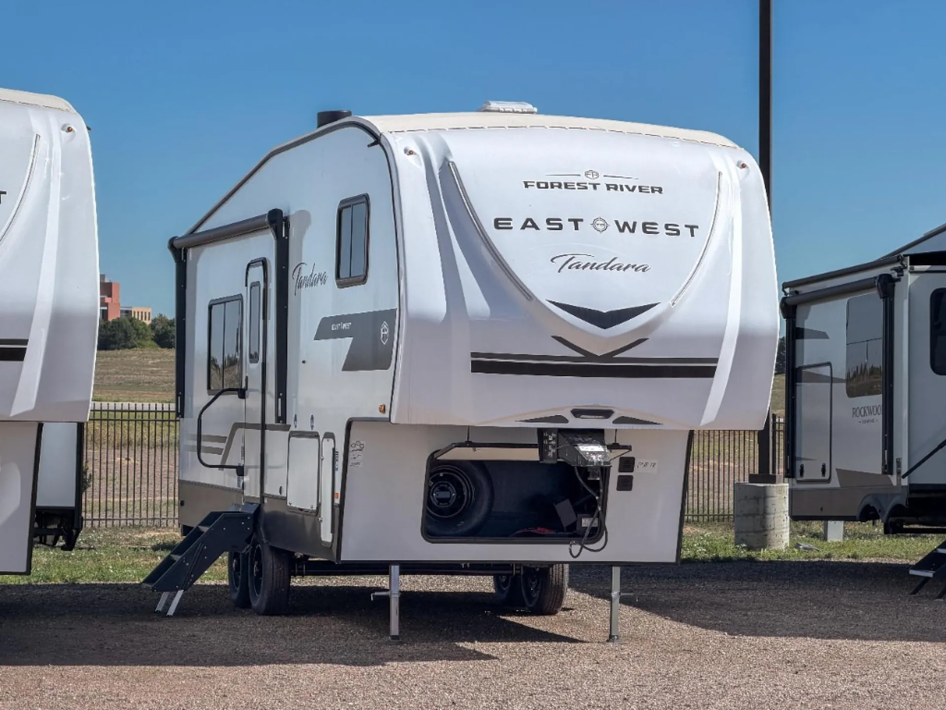 2026 East to West Tandara 235ML - Photo 2