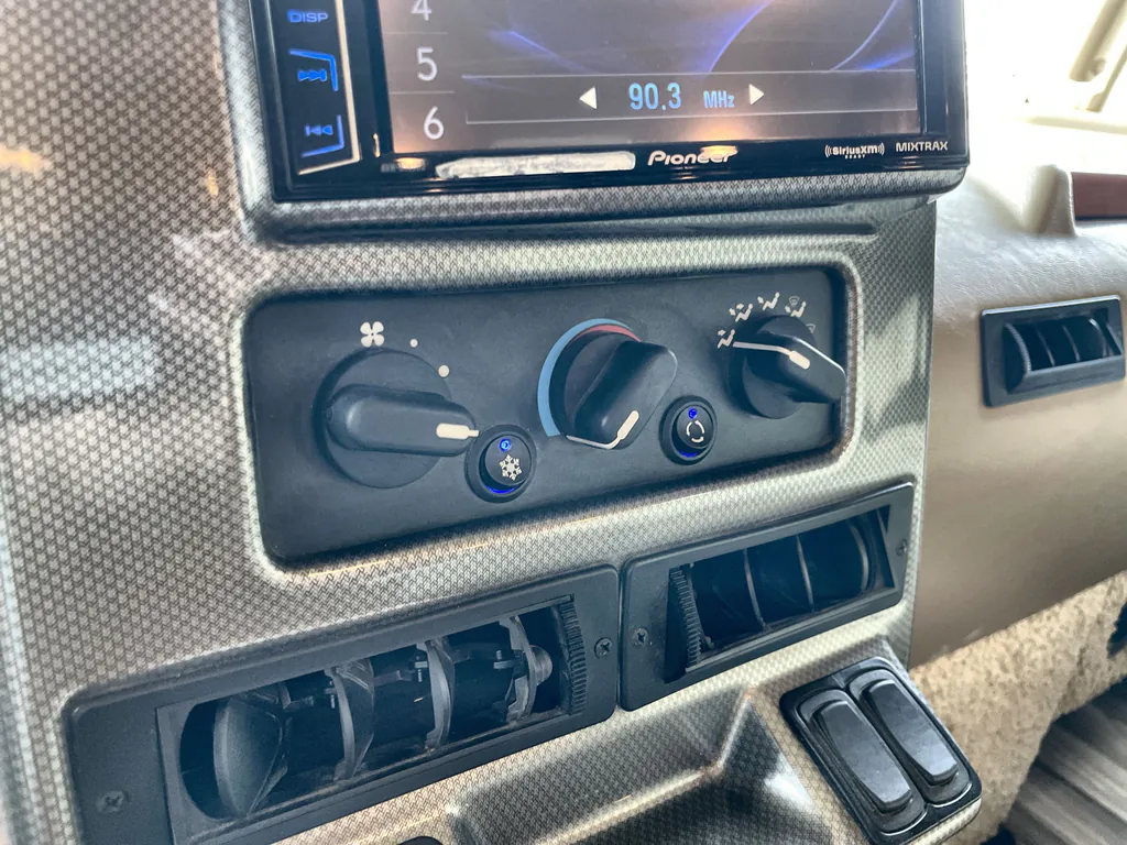 2018 Winnebago Sunstar 27P, Photos photo 27