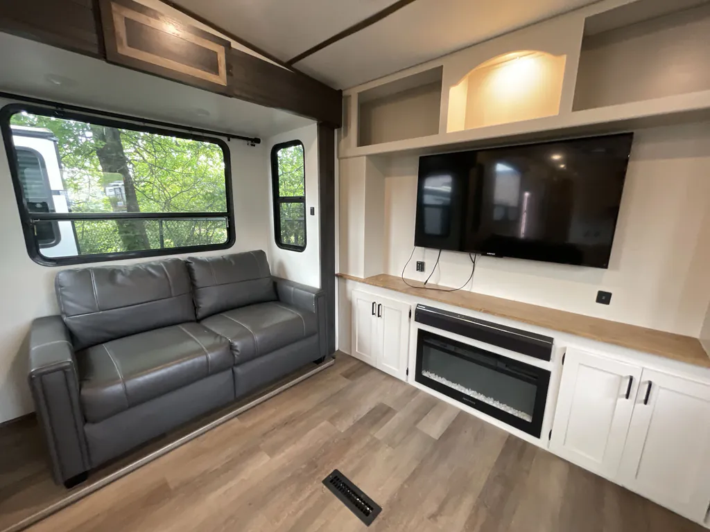 2020 Keystone Sprinter Limited 3531FWDEN, Photos photo 2