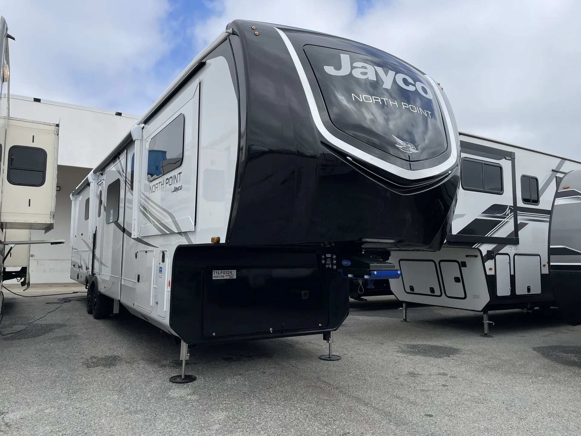 2026 Jayco North Point 382FLRB - Photo 2
