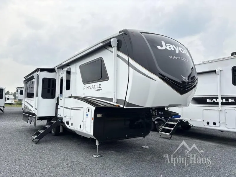 2026 Jayco Pinnacle 32RLTS - Photo 2