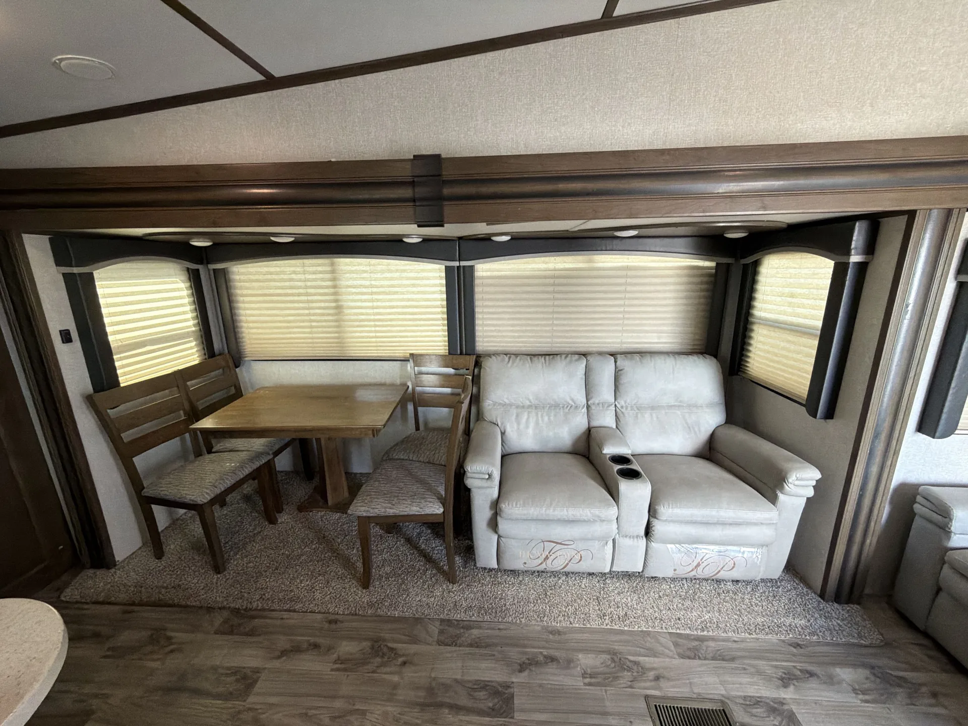 2019 Keystone Cougar Half-Ton 29RKS — living area main