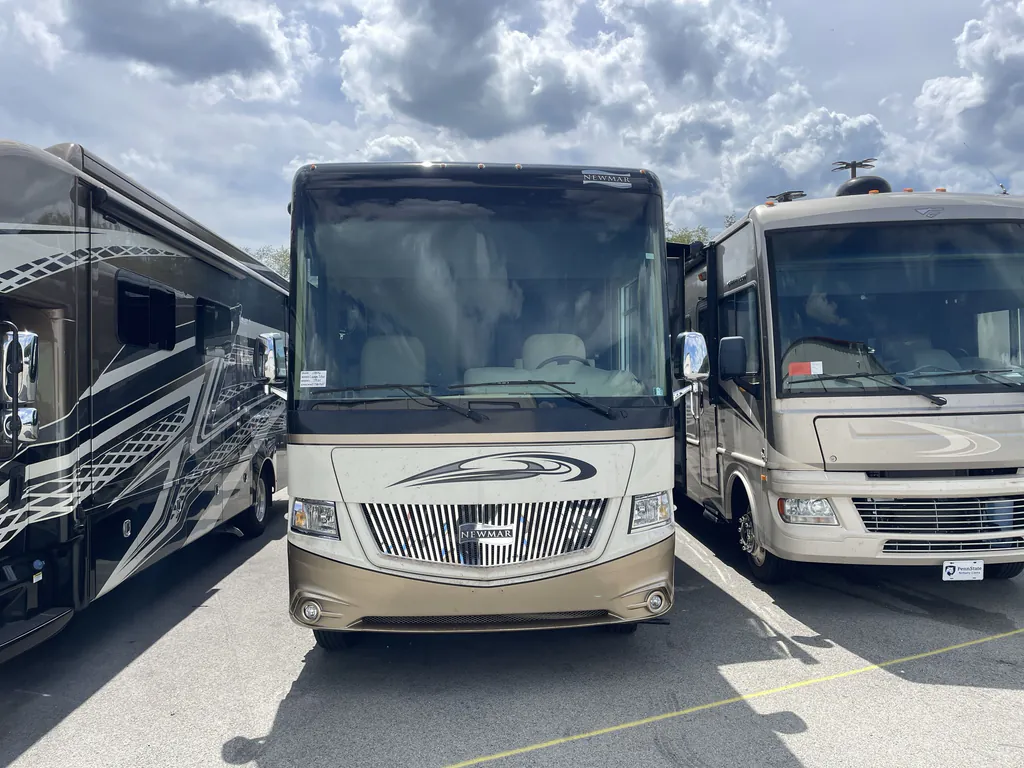 2016 Newmar Canyon Star 3921, Photos photo 4