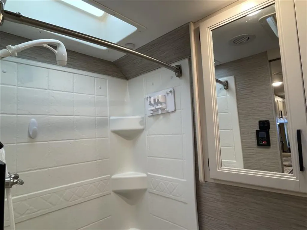 2021 Thor Motor Coach Axis 24.3, Photos photo 15