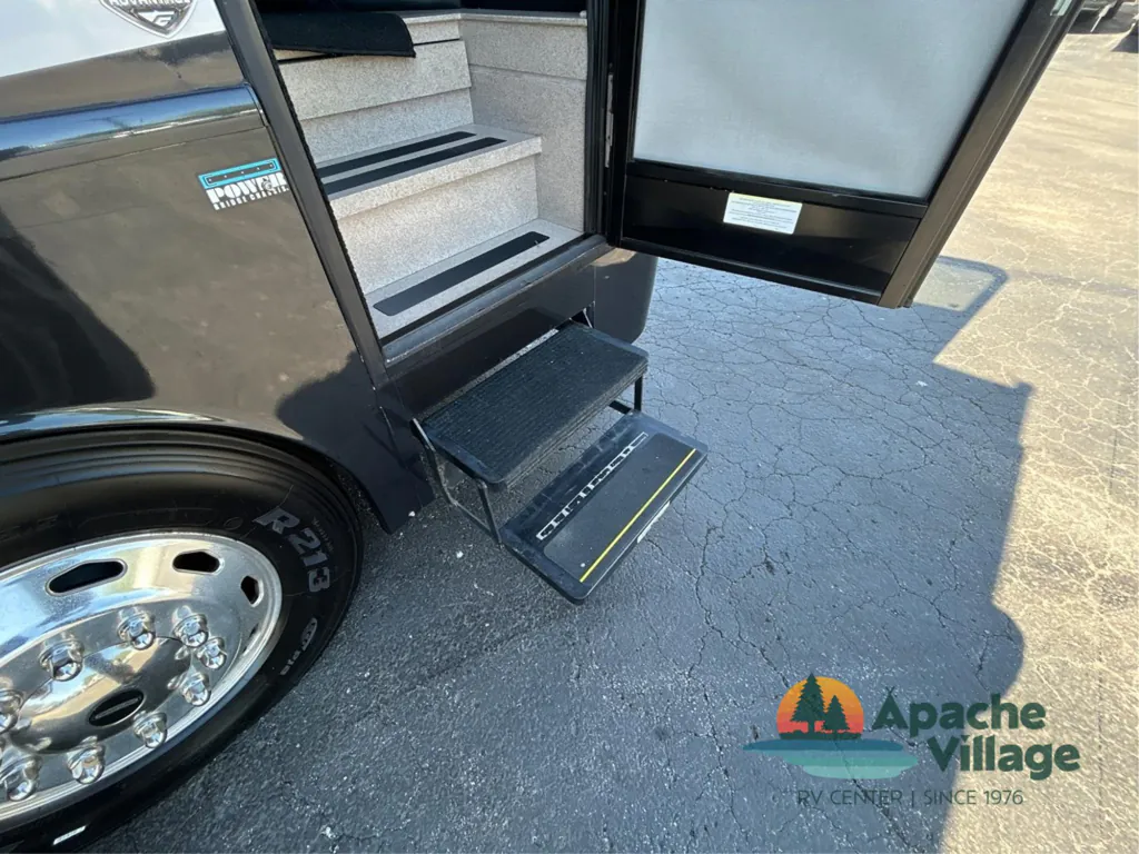 2017 Fleetwood Pace Arrow LXE 38F, Photos photo 10