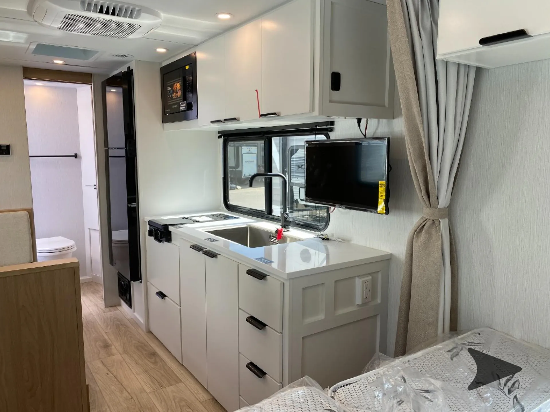 2026 Winnebago Micro Minnie 2000MRB - Photo 4