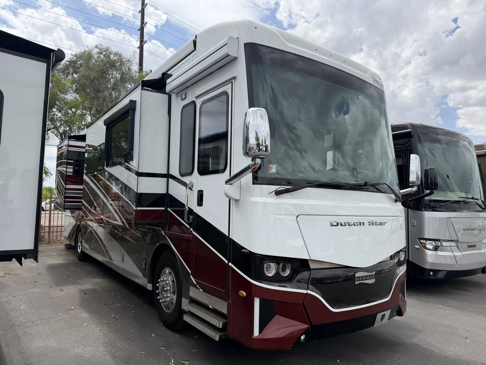 2023 Newmar Dutch Star 3736 - Photo 2