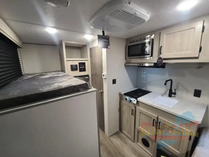 2025 Coachmen Catalina Summit Series 7 134BHX - Photo 4