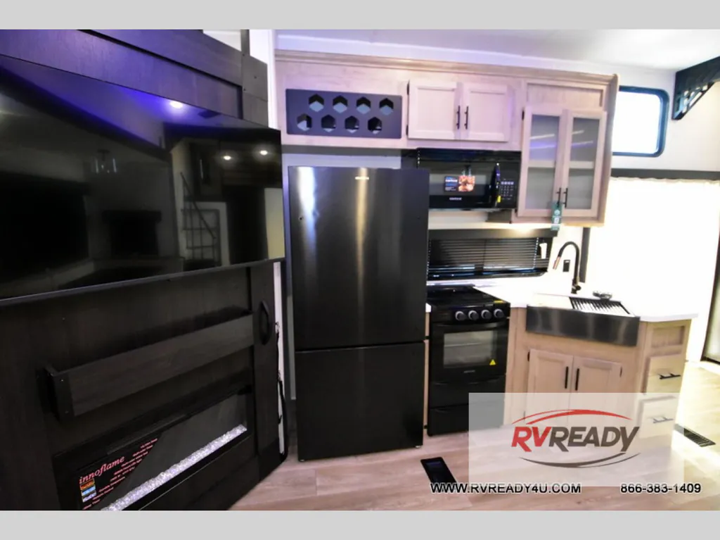 2027 Forest River Cherokee Timberwolf 39DC, Photos photo 4
