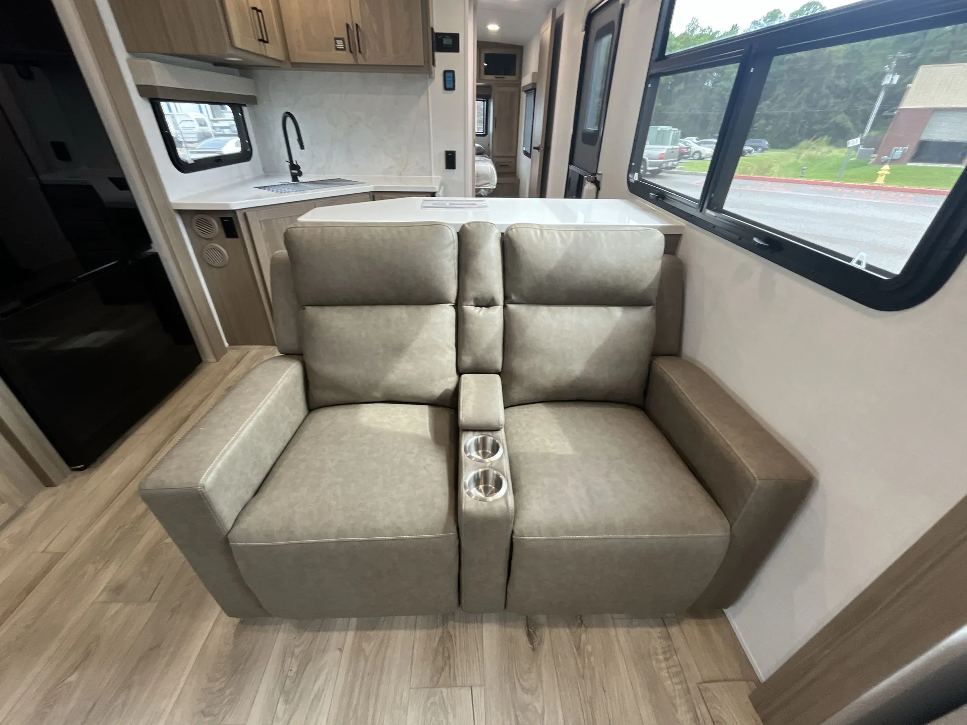 2027 Forest River Rockwood Ultra Lite 2921RL — off campside