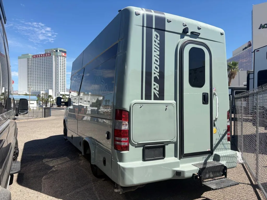 2025 Chinook RV Summit SS, Photos photo 3