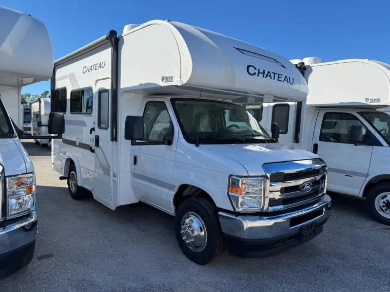 2026 Thor Motor Coach Chateau 19Z - Photo 2