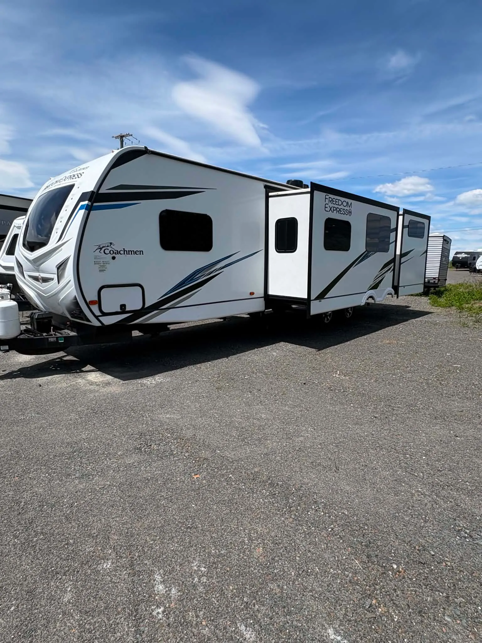 2022 Coachmen Freedom Express 320BHDS - Photo 4