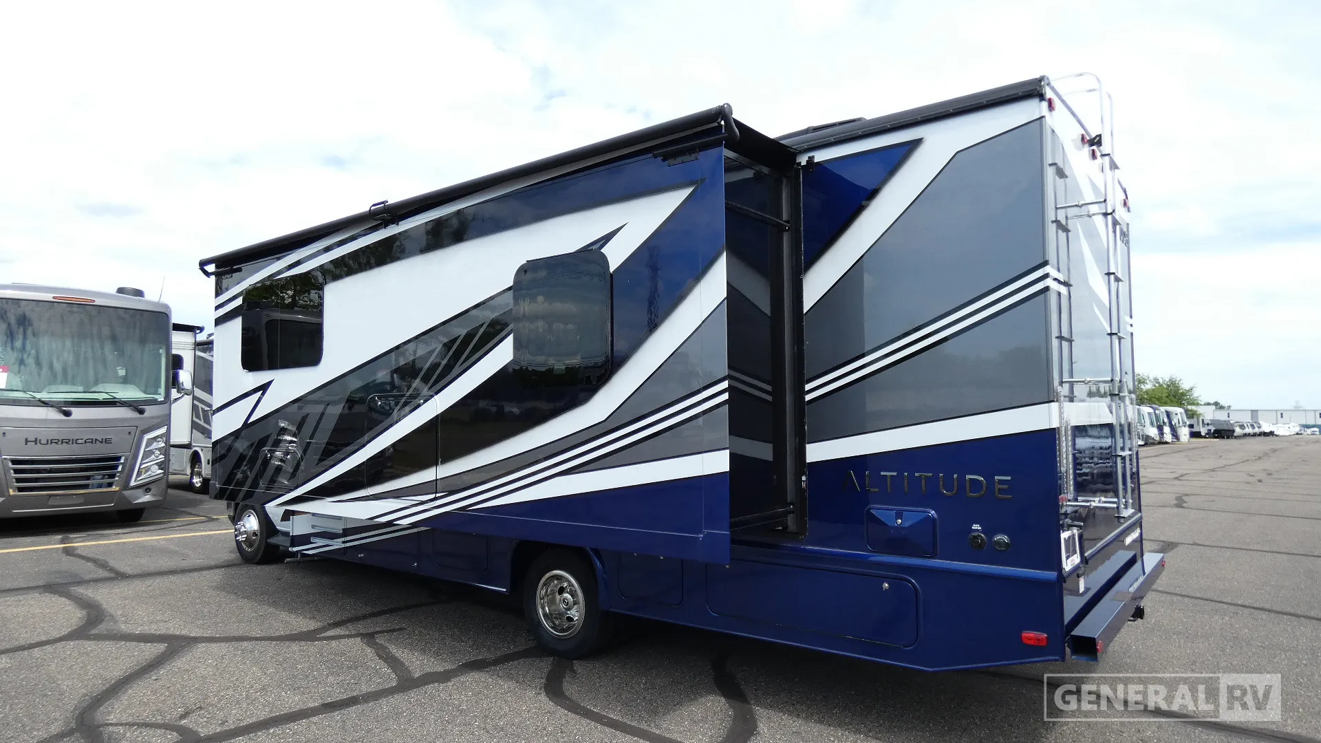 2026 Fleetwood Altitude 27U - Photo 4