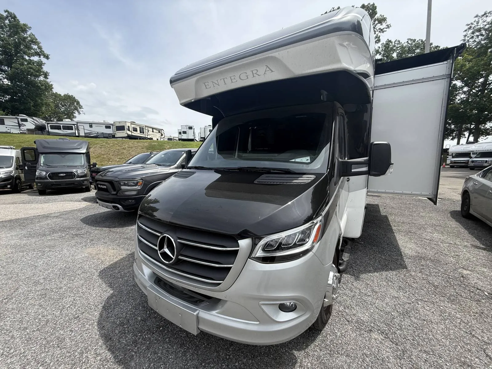 2023 Entegra Coach Qwest 24L - Photo 4