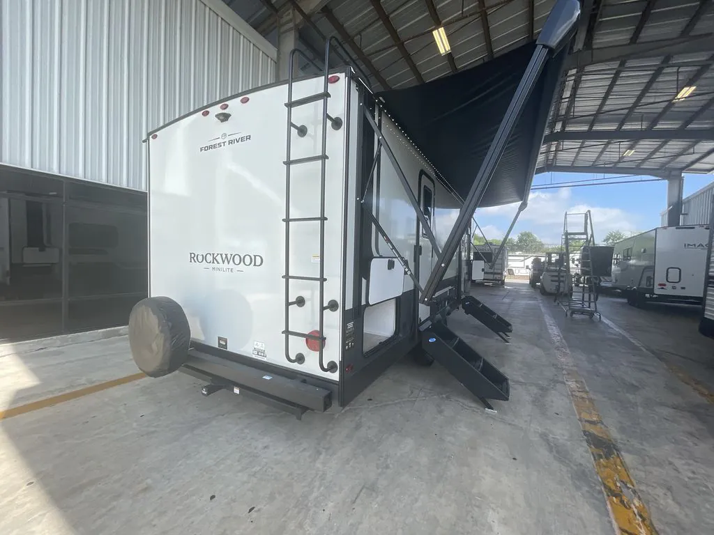 2027 Forest River Rockwood Mini Lite 2506FK — Photo 7