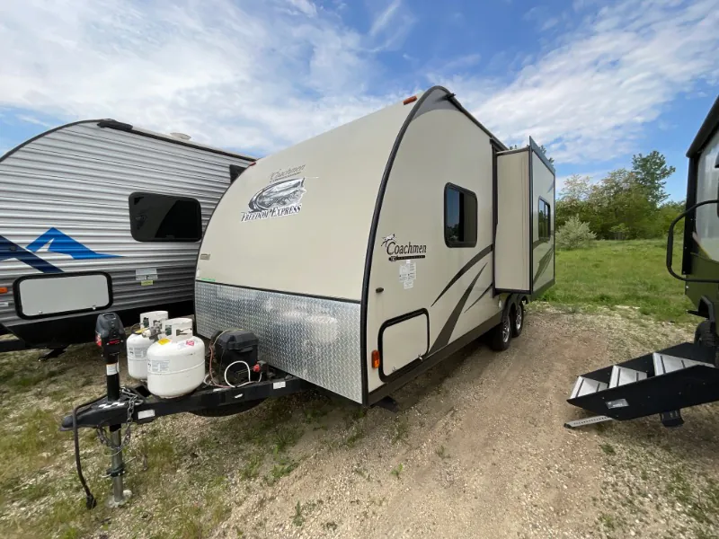 2015 Coachmen Freedom Express Ultra Lite 192RBS - Photo 4