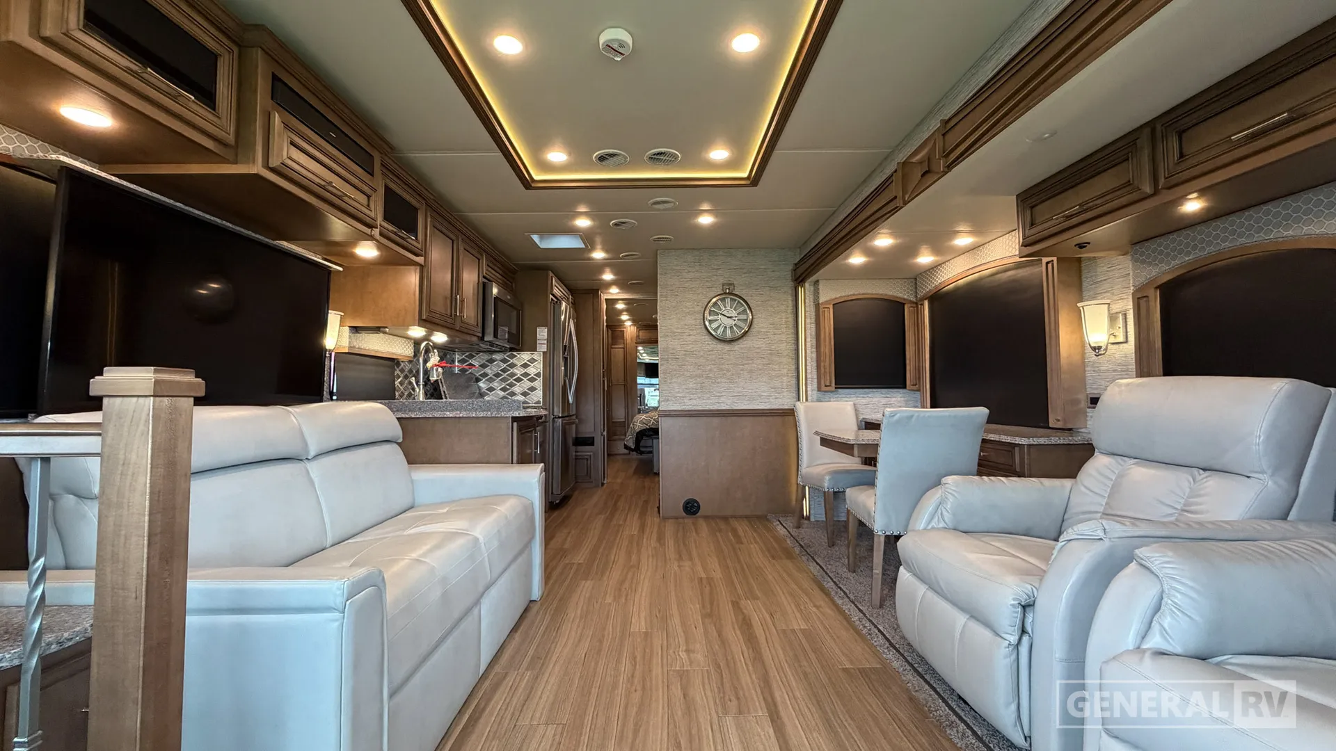 2019 Newmar Canyon Star 3722 - Photo 3