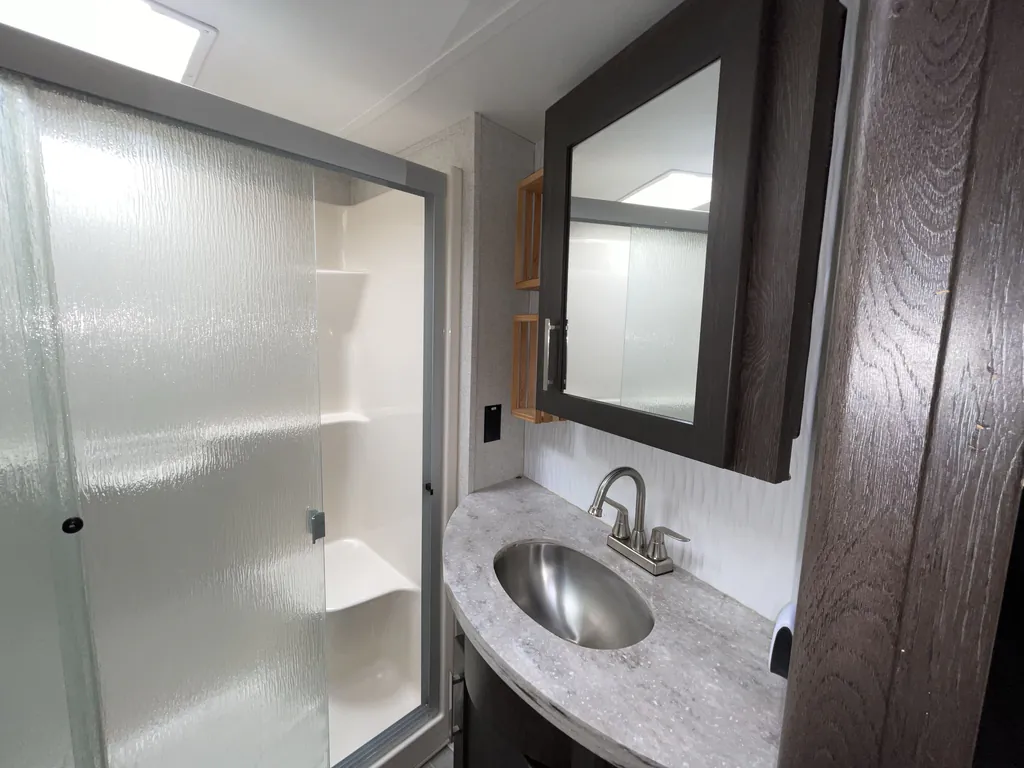 2018 Keystone Raptor 362, Photos photo 18