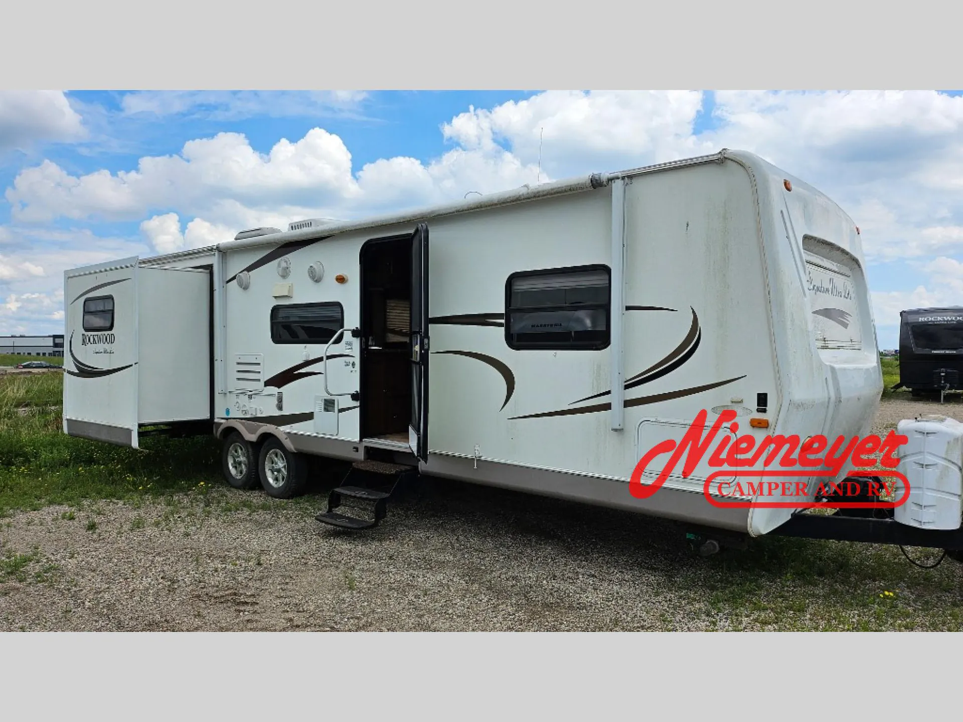 2010 Forest River Rockwood Signature Ultra Lite 8313SS - Photo 2