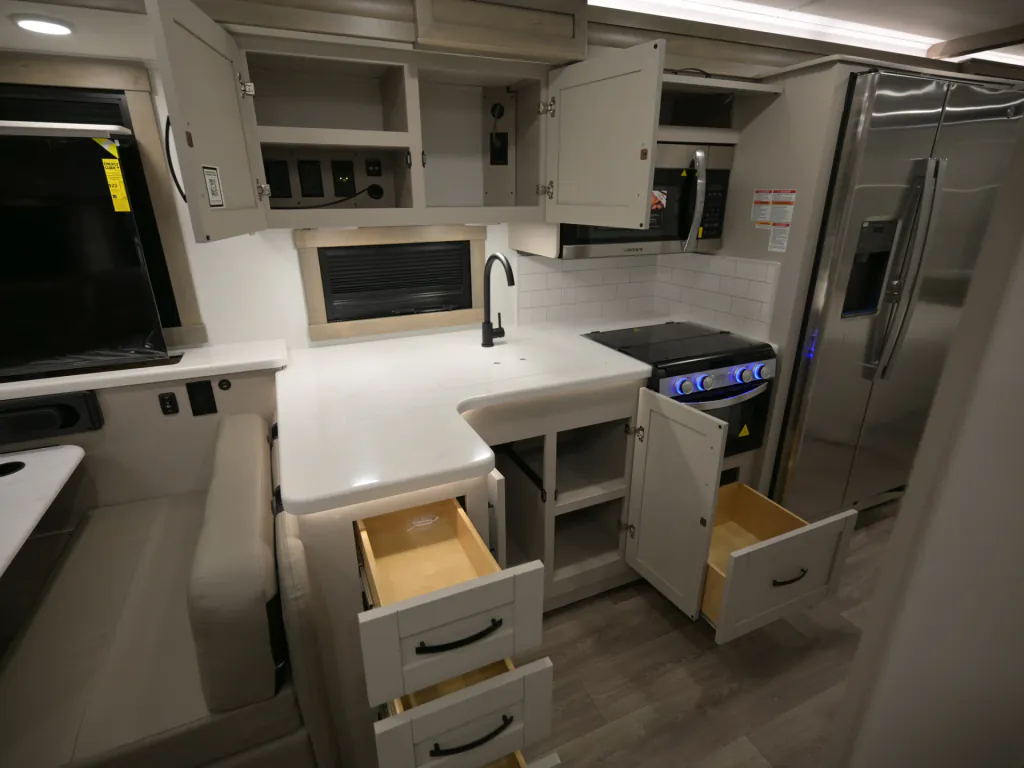 2027 Entegra Coach Vision XL 36C, Photos photo 12