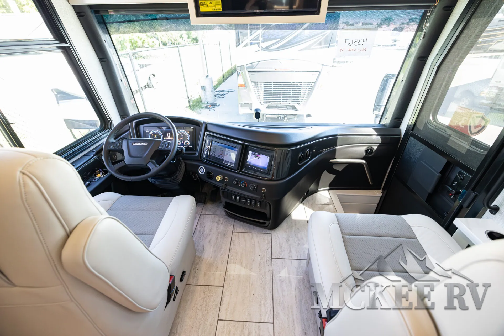 2027 Fleetwood Palisade 45DS - Photo 3