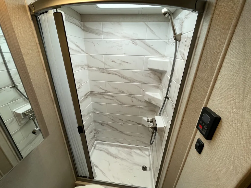 2024 Thor Motor Coach Tiburon 24FB, Photos photo 4