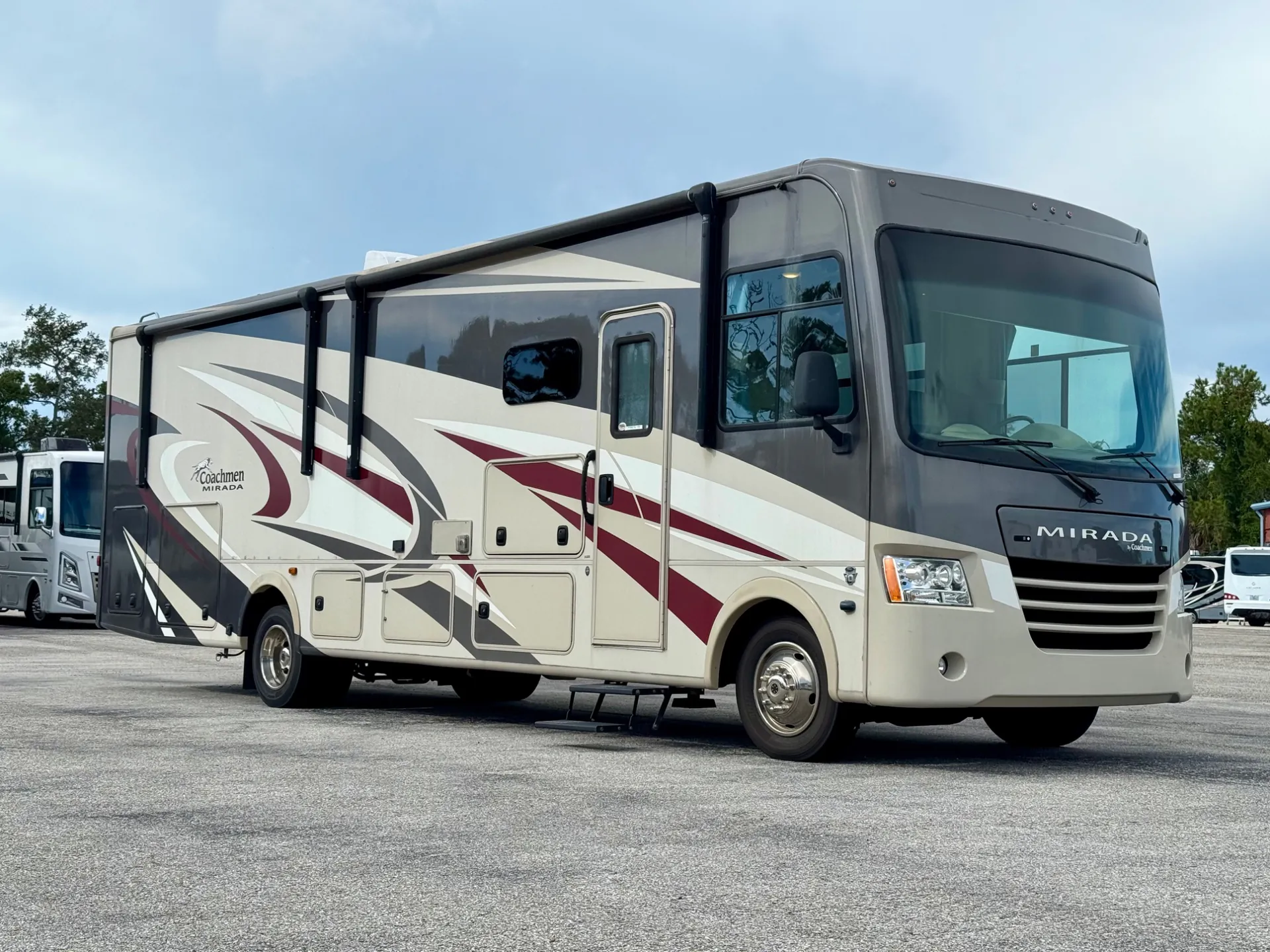 2019 Coachmen Mirada 32SS - Photo 2