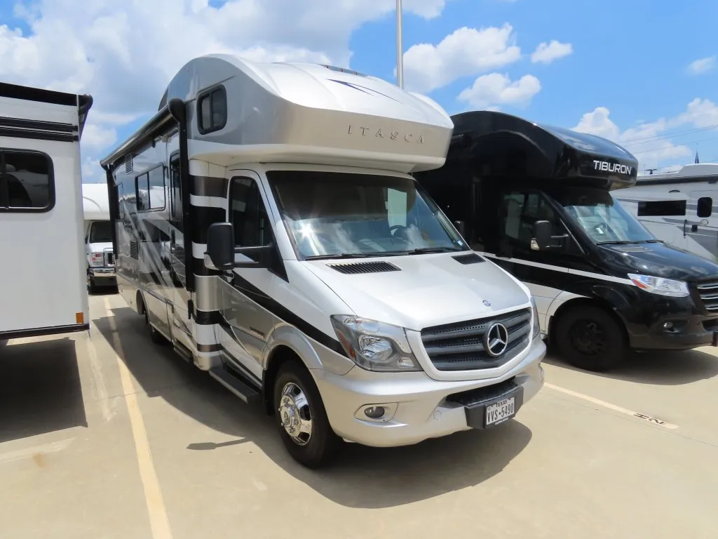 2016 Itasca NAVION 24G Class C Diesel - Photo 2