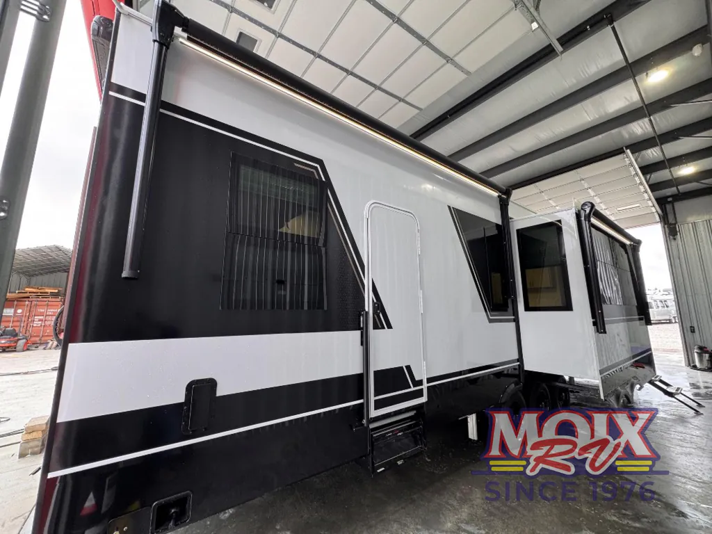 2026 Brinkley Model G 4100, Photos photo 7