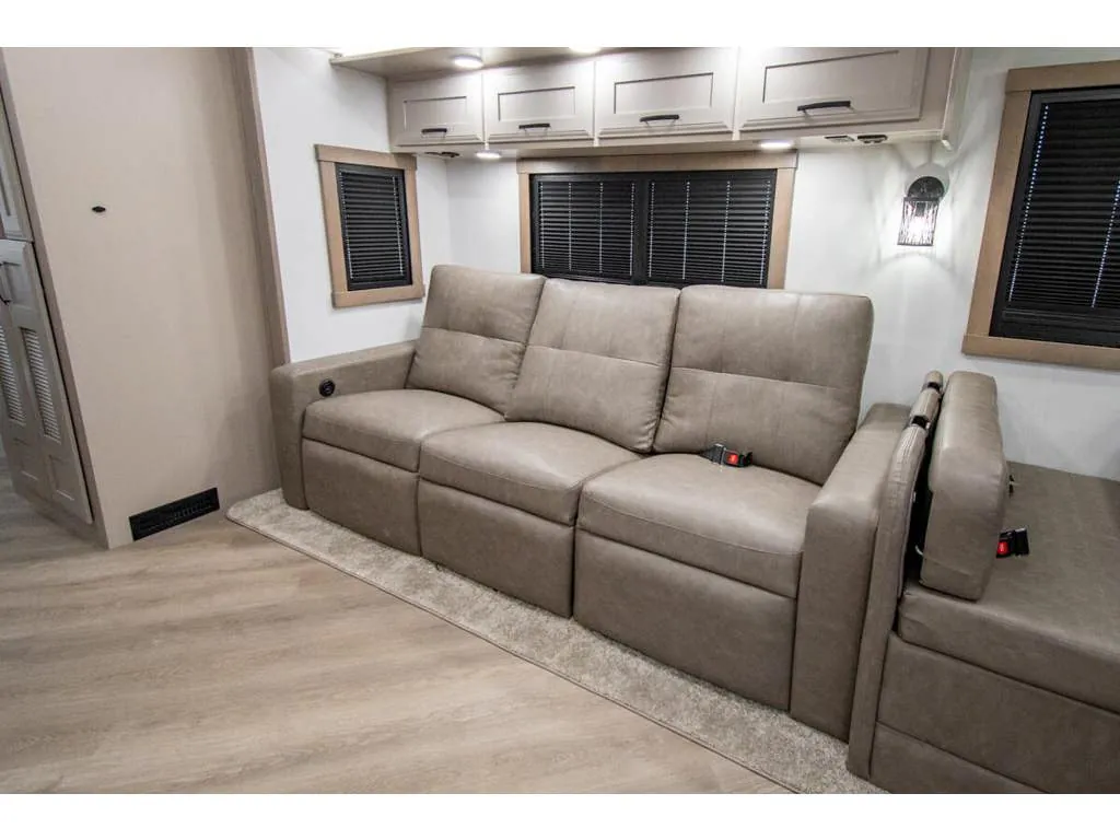 2027 Entegra Coach Emblem 36U, Photos photo 10