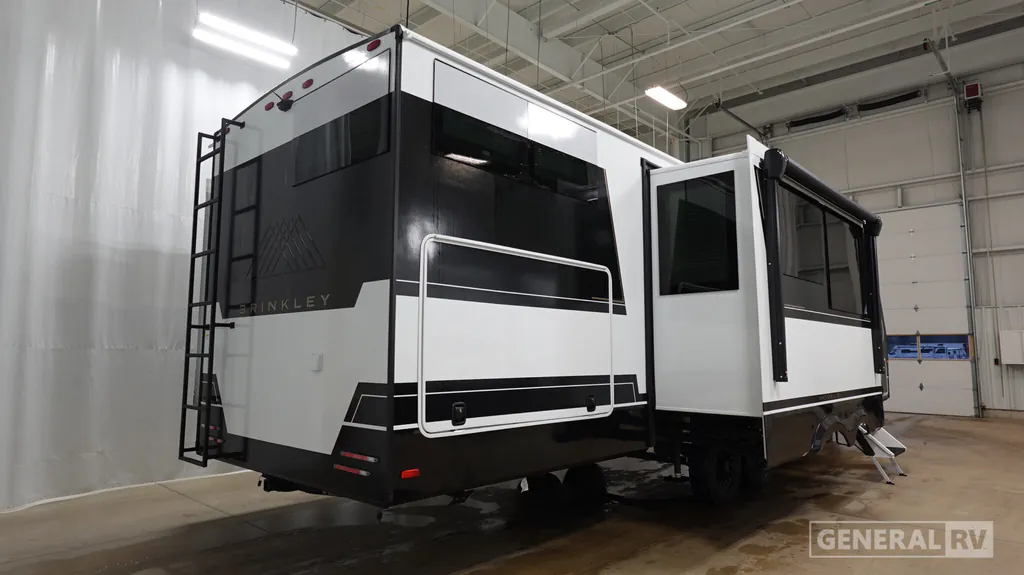 2027 Brinkley Model Z AIR 315, Photos photo 7