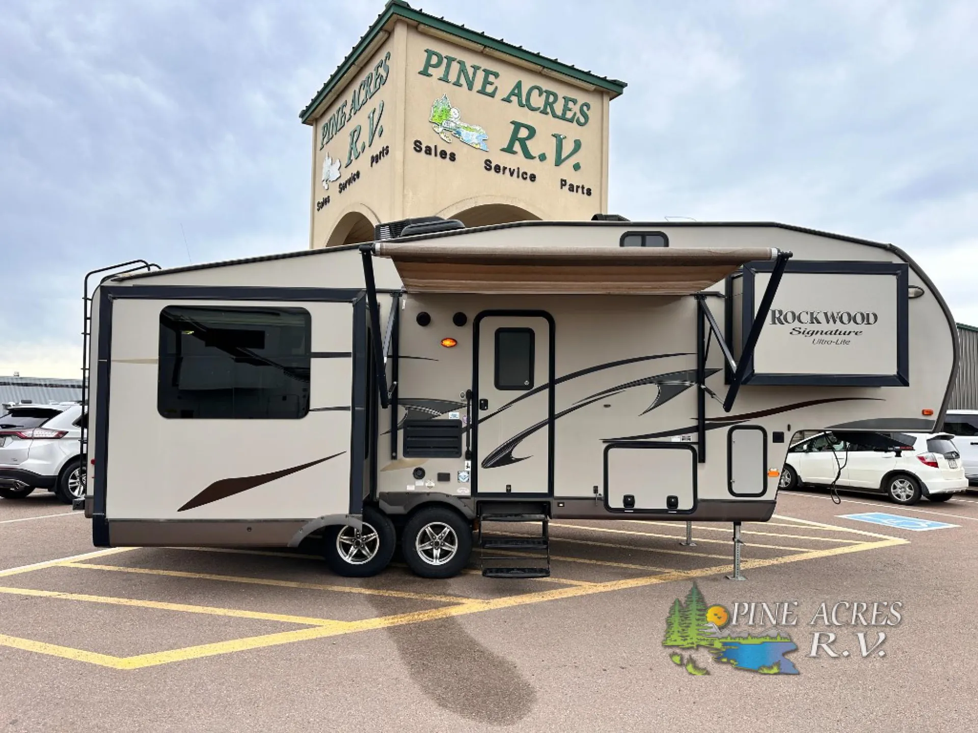 2013 Forest River RV Rockwood Signature Ultra Lite 8265WS - Photo 2
