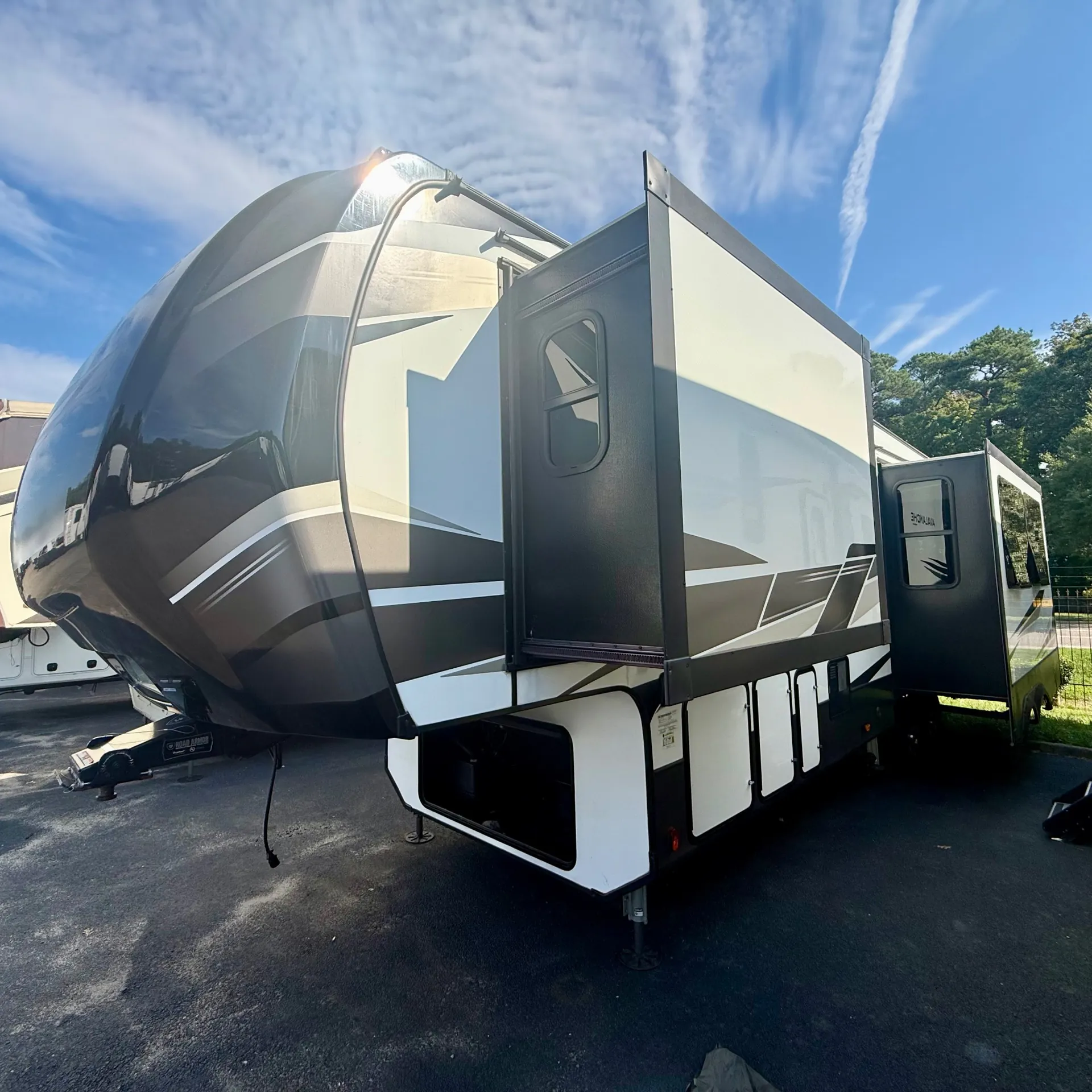 2020 Keystone Avalanche 333MK - Photo 3