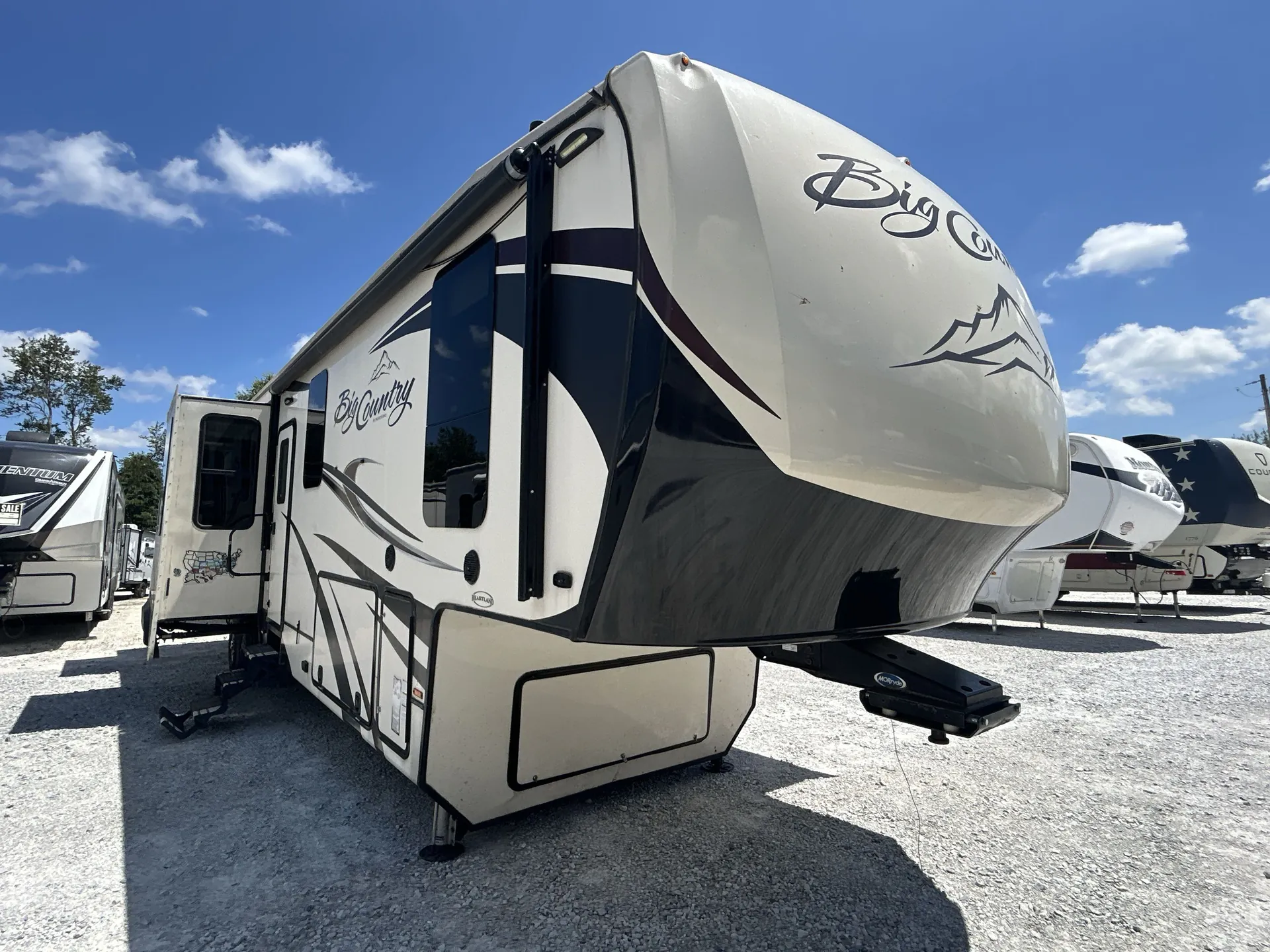 2018 Heartland Big Country 4011ERD - Photo 2