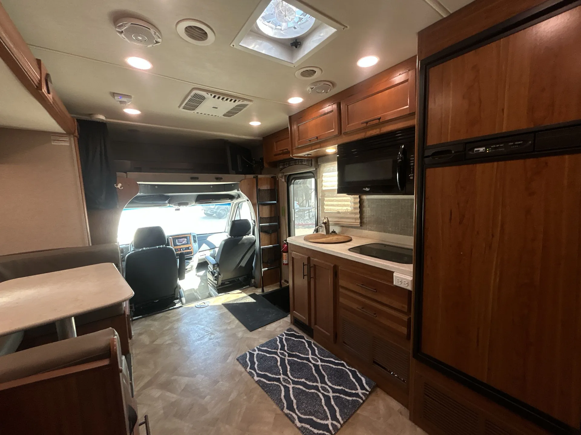 2016 Jayco Melbourne 24L — living area main