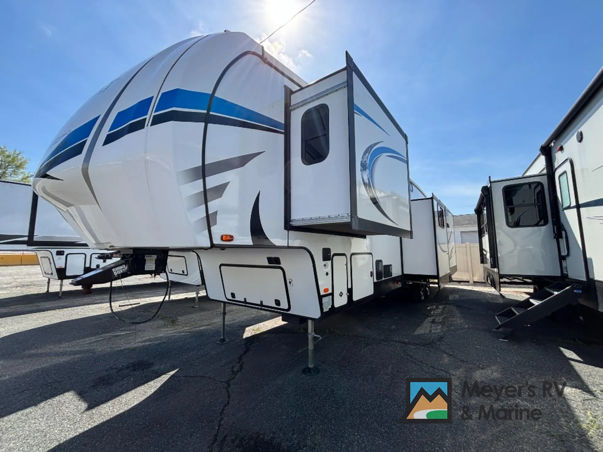 2022 Forest River Wildcat 369MBL - Photo 4