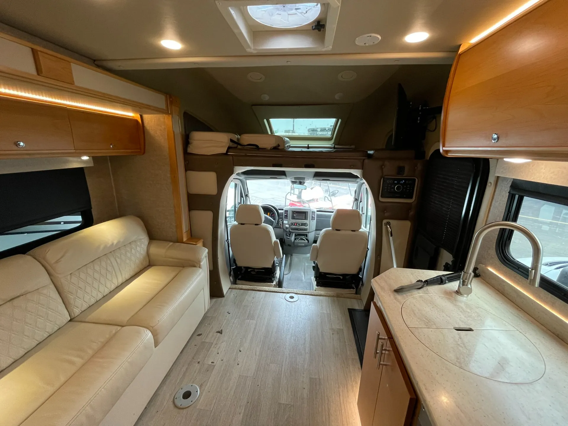 2017 Tiffin Wayfarer 24 QW - Photo 3