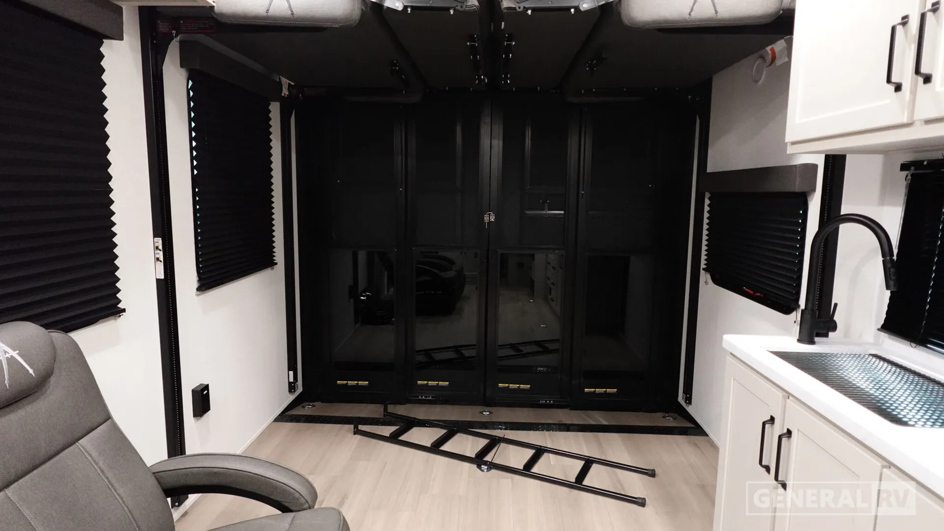 2026 Grand Design Momentum G-Class 21G - Photo 3