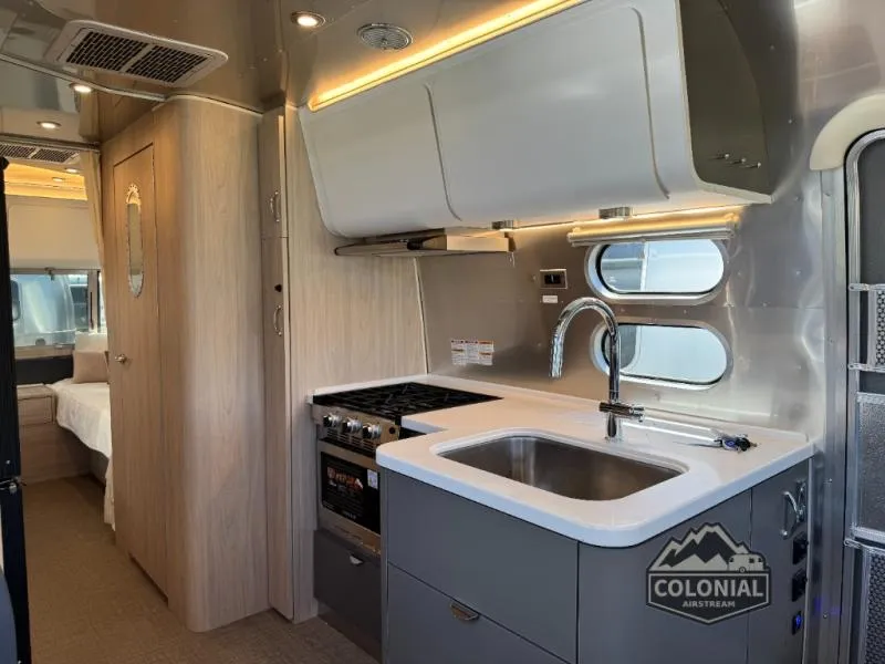 2026 Airstream Globetrotter 25FB - Photo 4