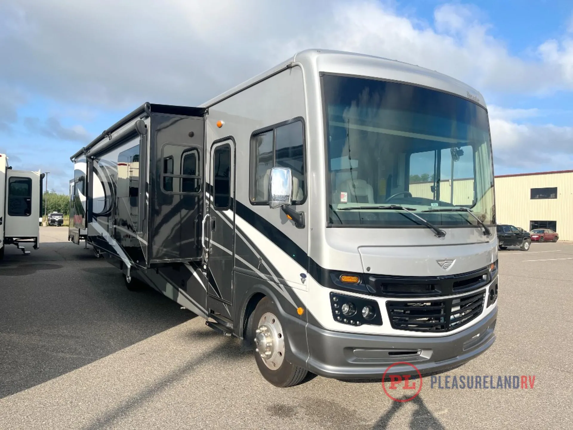 2021 Fleetwood Bounder 35P - Photo 2