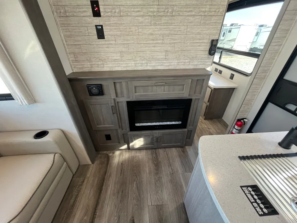2026 Coachmen Catalina Legacy Edition 343BHTS (2 Queen Beds), Photos photo 21