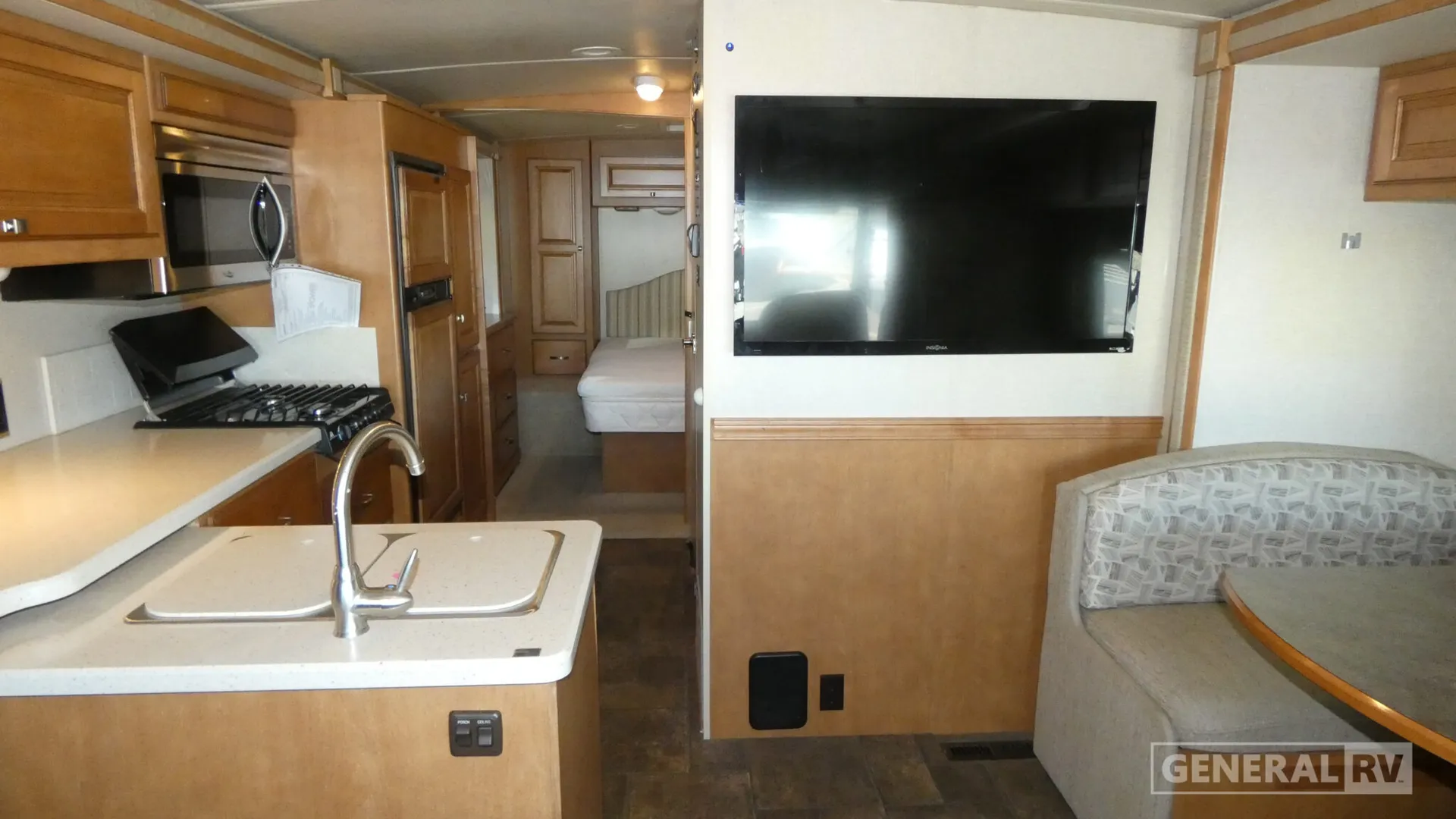 2014 Winnebago Sunstar 27N - Photo 3