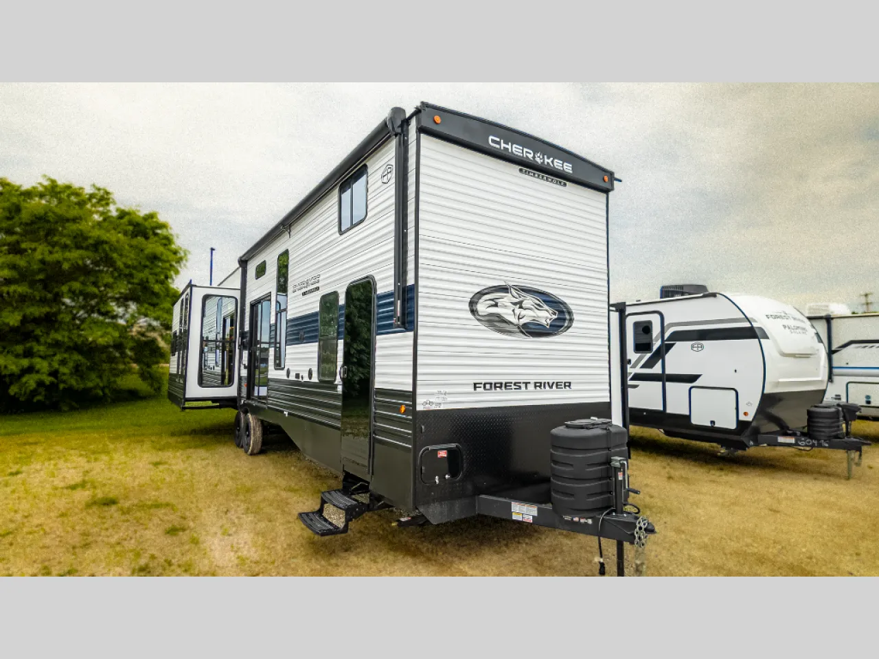 2026 Forest River Cherokee Timberwolf 39DL - Photo 2