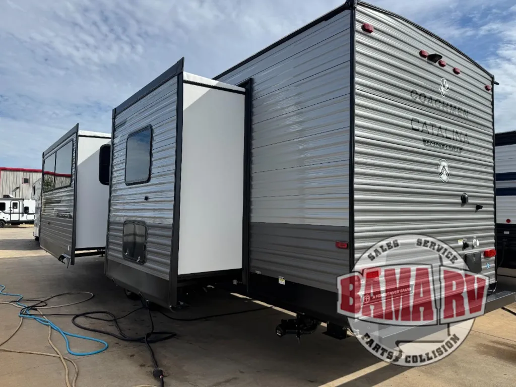 2027 Coachmen Catalina Legacy Edition 333DBDSCK, Photos photo 4