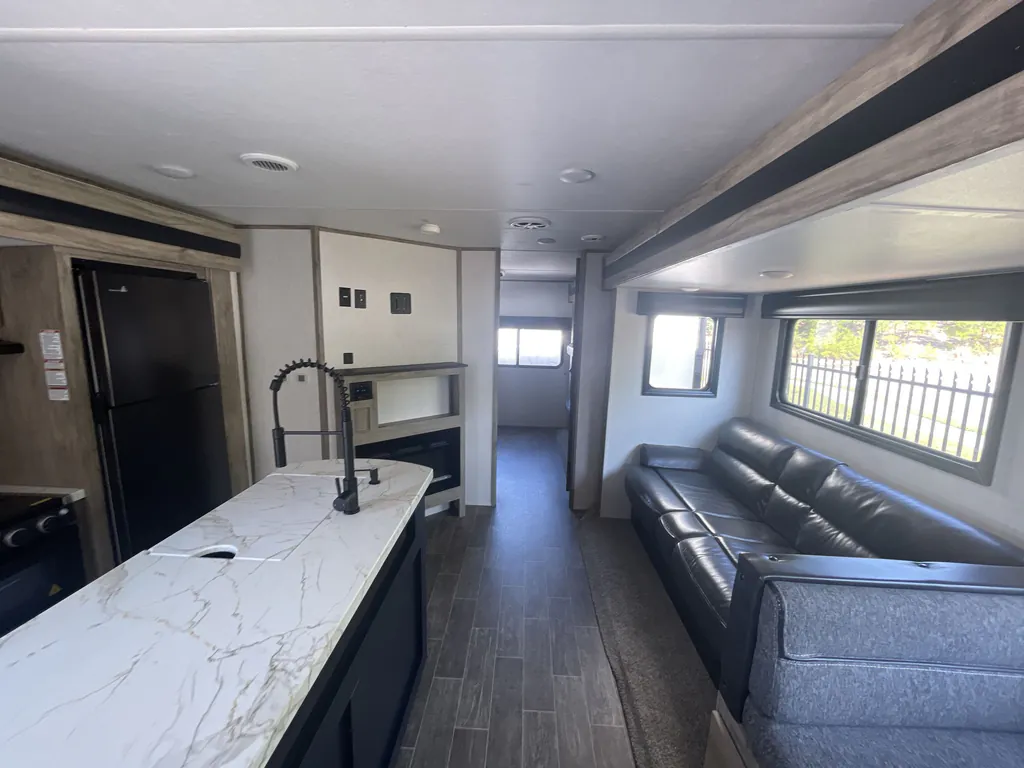 2021 Forest River Cherokee Alpha Wolf 33BH-L, Photos photo 2