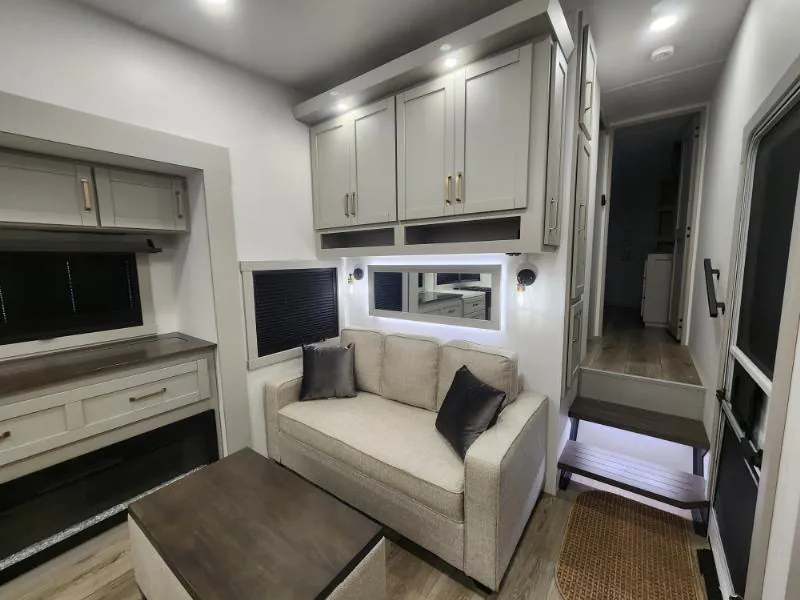 2025 Brinkley Model Z 3300, Photos photo 5