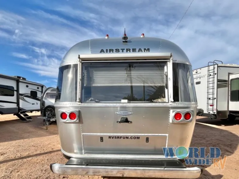 2017 Airstream Classic 30 - Photo 3